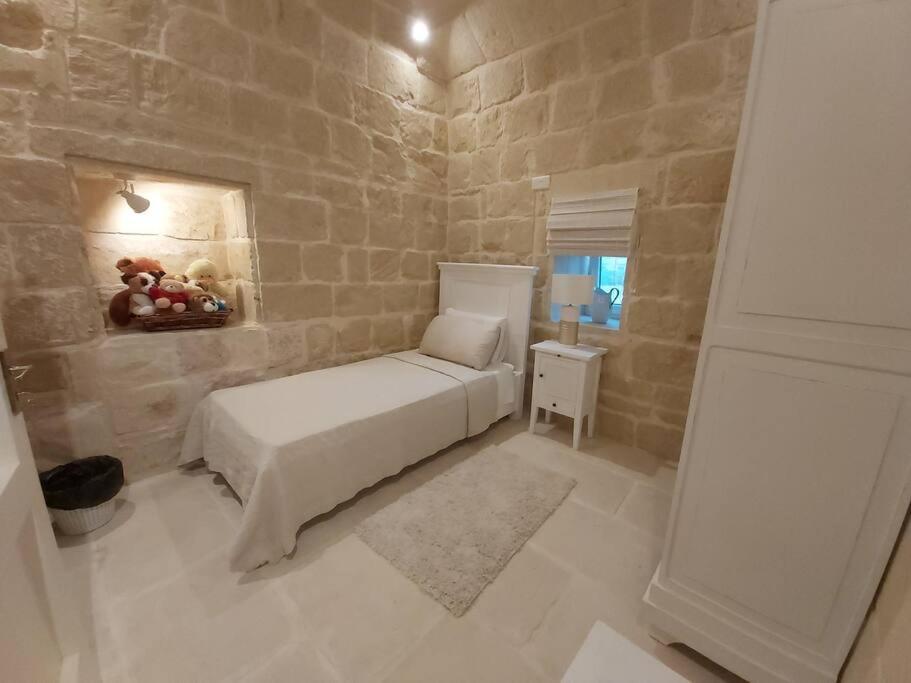 Farmhouse Villa With Large Pool And Garden In Gozo Għarb Kültér fotó