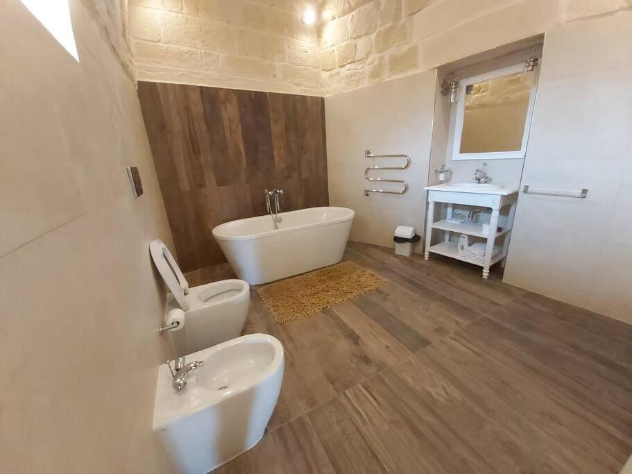 Farmhouse Villa With Large Pool And Garden In Gozo Għarb Kültér fotó