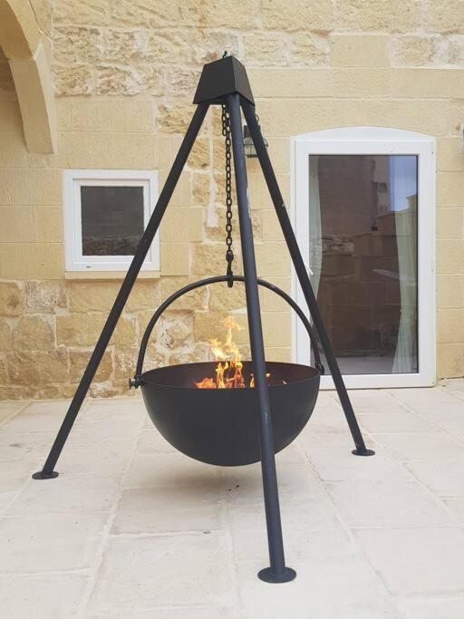 Farmhouse Villa With Large Pool And Garden In Gozo Għarb Kültér fotó